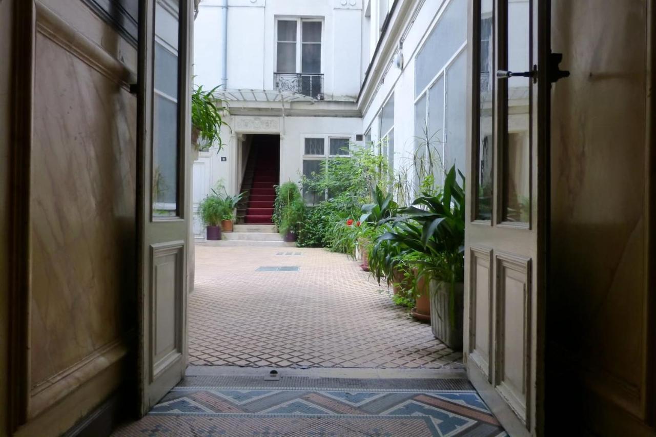 Notre Dame And River Seine Apartment Paris Exterior photo