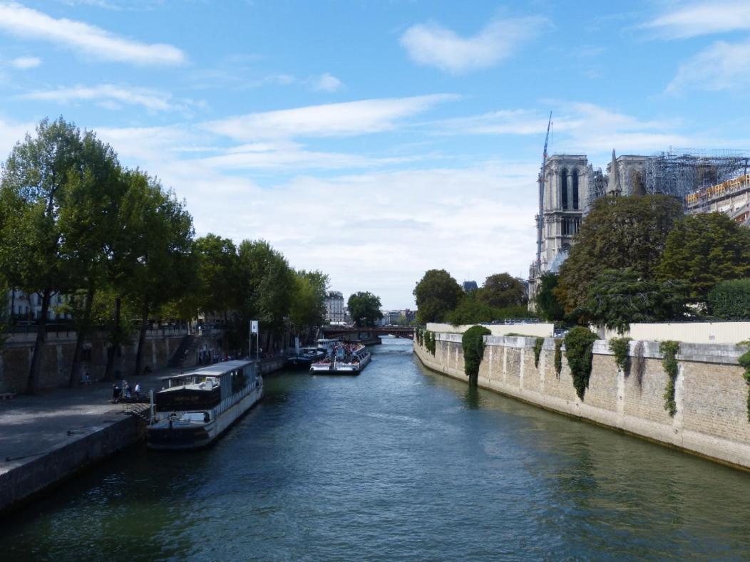 Notre Dame And River Seine Apartment Paris Exterior photo